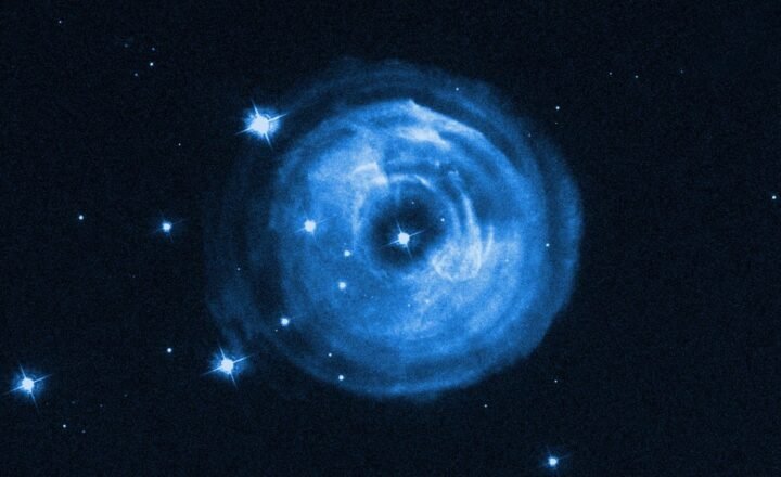 V838 Monocerotis in April 2002, just as it began its outburst of energy. (NASA/ESA)